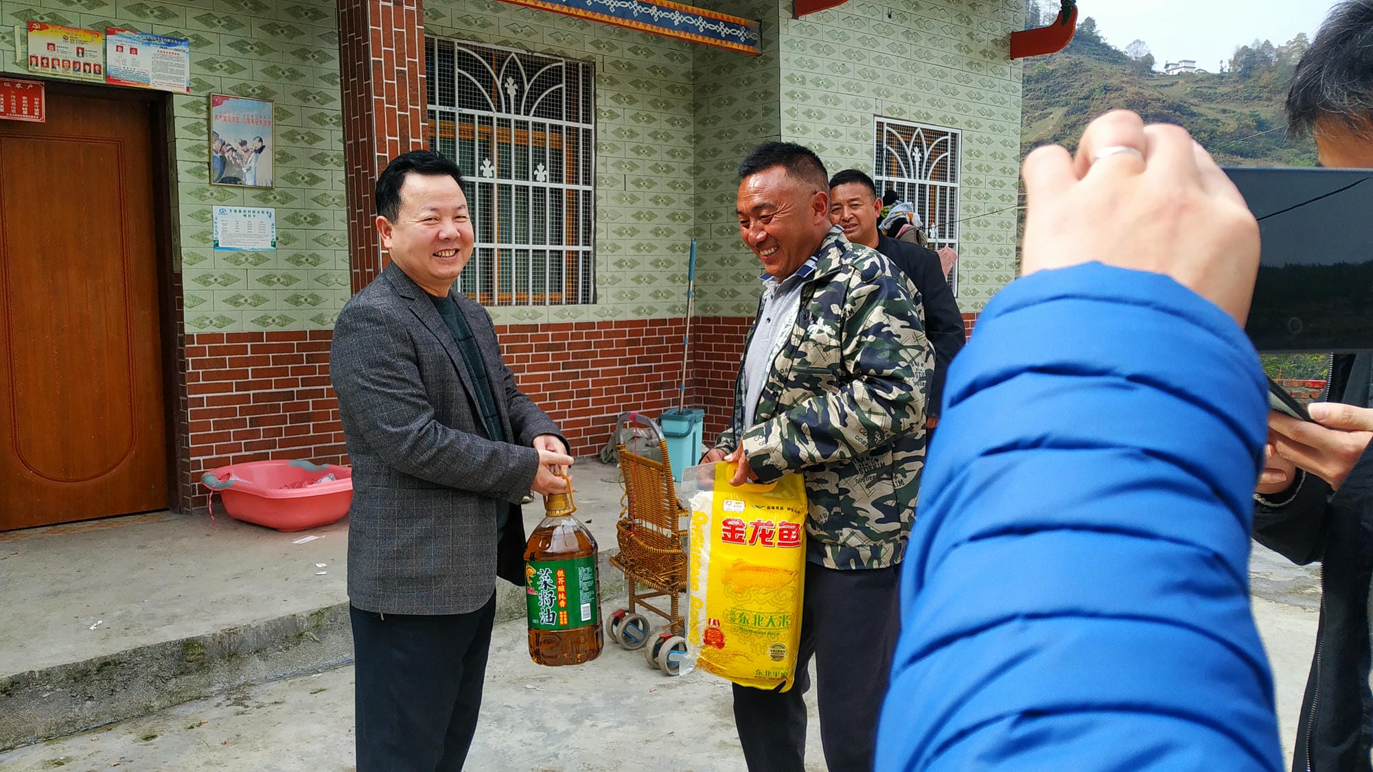 技工校党委书记黎明一行到甘洛县斯觉镇 尔库村开展扶贫事情调研_社会责任_企业文化_凯时凯时首页有限责任公司