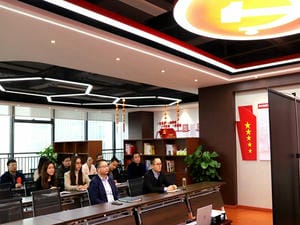 警示教育“大课堂”：寓目《正风反腐就在身边》_协同多元工业_工业生长_凯时凯时首页有限责任公司