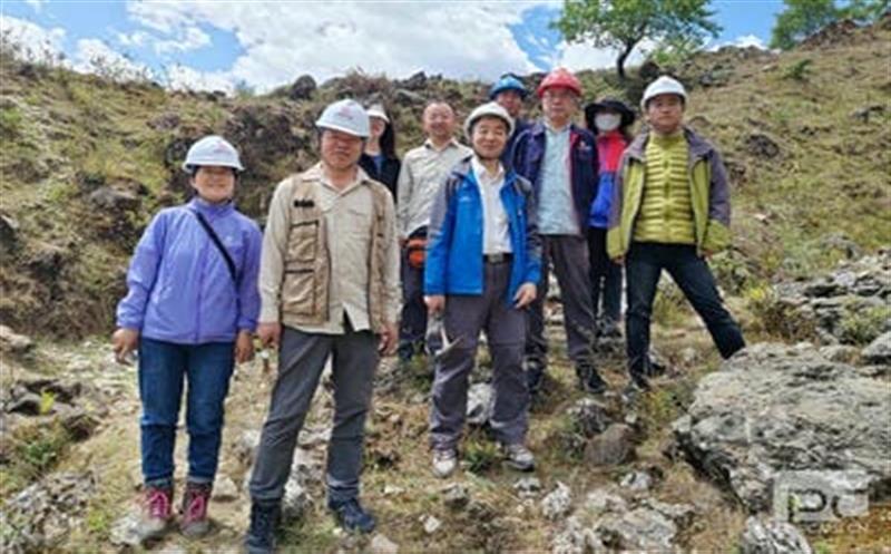 探索科技立异，，，，助推攀西稀土成矿带新一轮找矿突破 ——王登红赴大陆槽稀土矿外围找矿一线指导事情