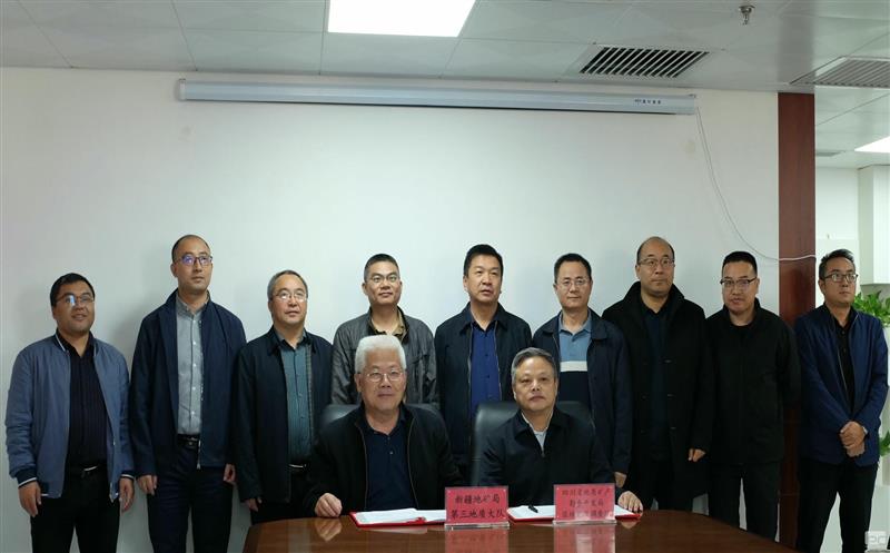 敢为人先，，，，携手共谱“地质+”时代新华章——区调队（容大集团）与新疆地质三大队签署战略相助框架协议