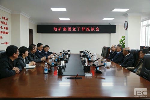 地矿集团召开老干部座谈会_下层动态_新闻中心_凯时凯时首页有限责任公司