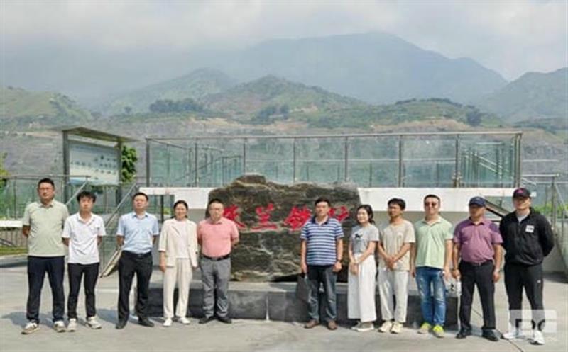 走出去，，罗致智慧，，对标学习找差别 ——和地矿业赴攀钢朱兰铁矿旅行学习